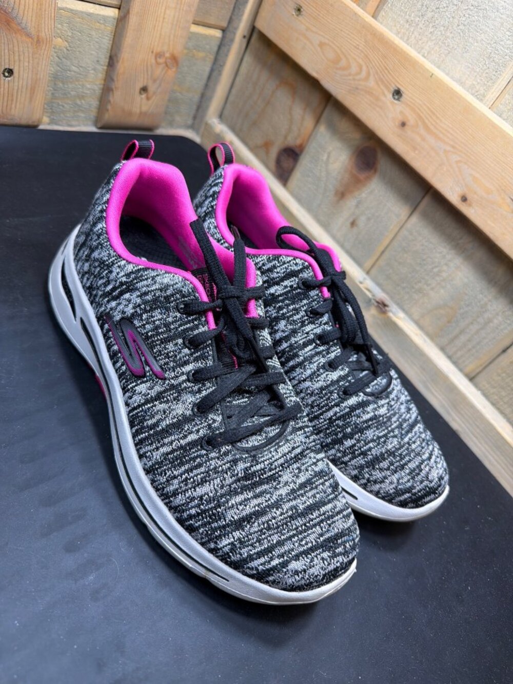 Skechers Womens 7 Arch Fit Black Hot Pink Heathered Knit Sneakers Shoes 124410 - Picture 2 of 9